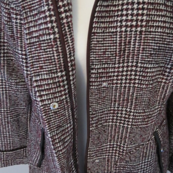 INTL d.e.t.a.i.l.s. Hooded Coat with faux fur - Picture 4 of 6